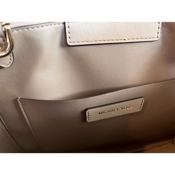 Michael Kors Benning Large Scalloped Leather Satchel Truffle Excellent Condition - Picture 14 of 15